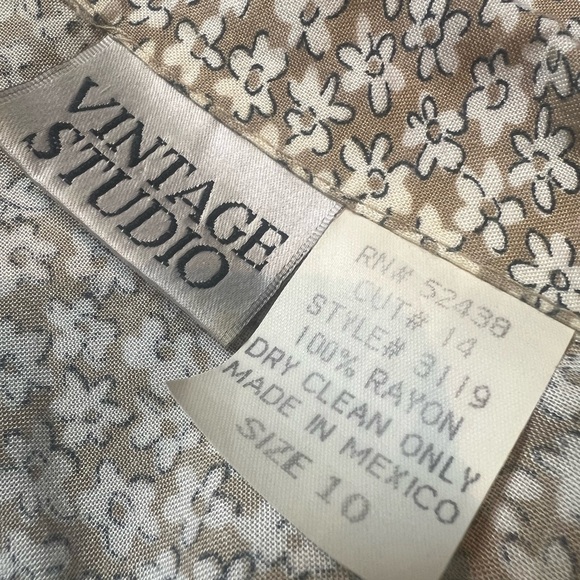 90’s Y2K Vintage studio Maxi dress size 10. Giving me all the “Friends” vibes - Picture 8 of 9